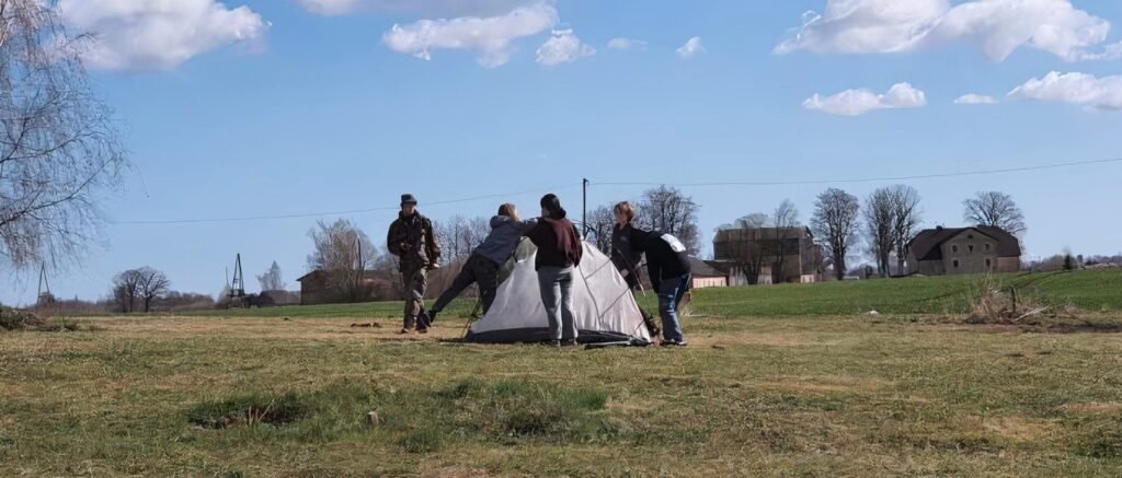 Telts celšanas saliedēšanas pasākums