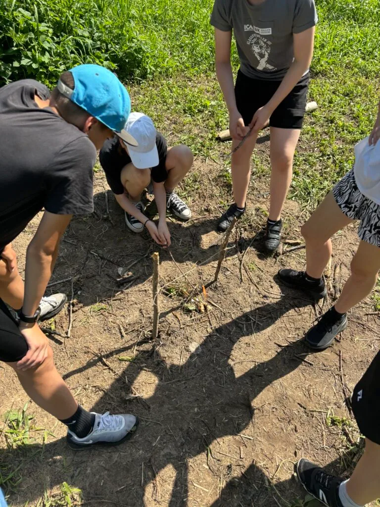 Uguns iekurināšana ar kramu. 